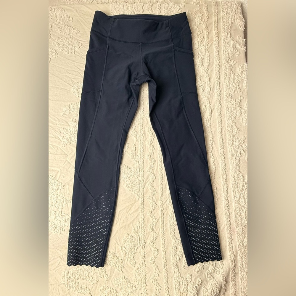 Lululemon Tight Stuff Tight II 25" in Navy , Size 6 - Picture 3 of 11